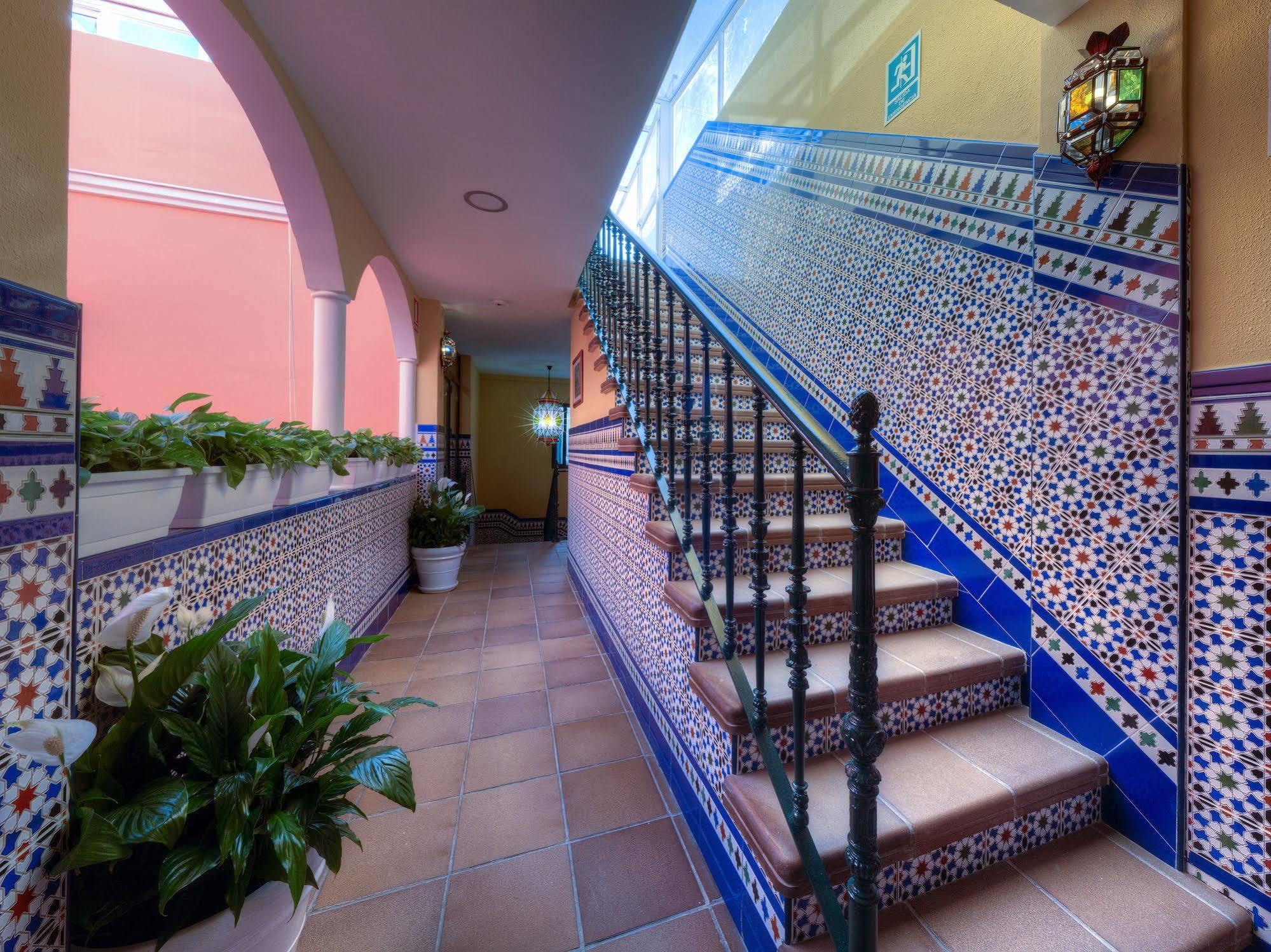 Hotel Dona Lina セビリア エクステリア 写真